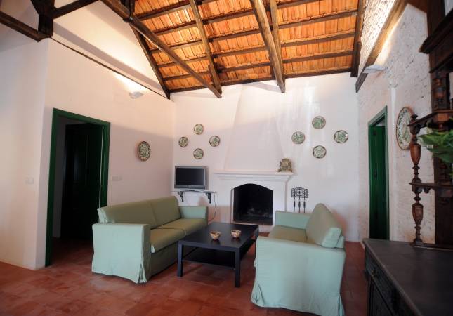 Confortables habitaciones en Villages Rural Andalucía. El entorno más romántico con los mejores precios de Sevilla